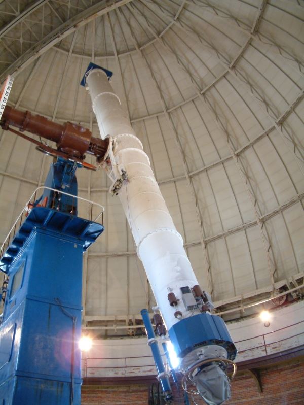 여키스 천문대 1020mm(약 1M) 굴절망원경길이가 19M나 된다.